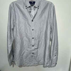International Report Men's White Black Micro Touch Button Down Shirt Medium